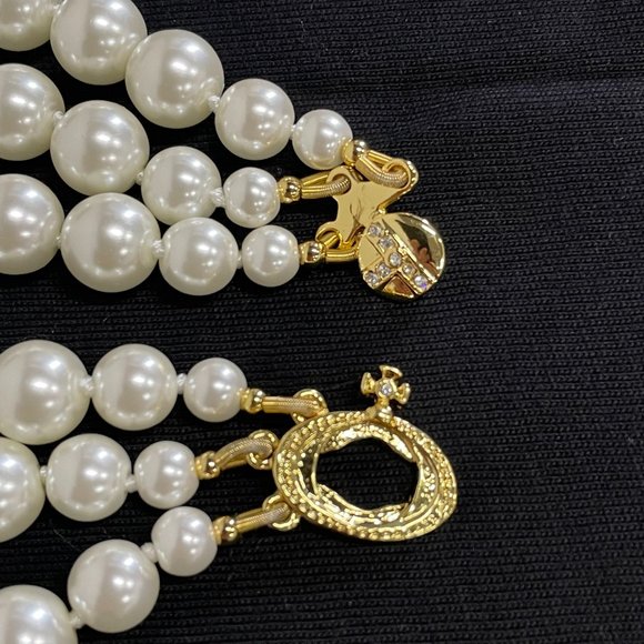 💯Vivienne Westwood Three Row Pearl bas relief Choker Necklace - Picture 5 of 6
